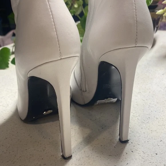 Tony Bianco White Leather Ankle Boots - Picture 15 of 16